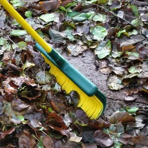 Déblaye et pousse les feuilles Déblaye et pousse les feuilles